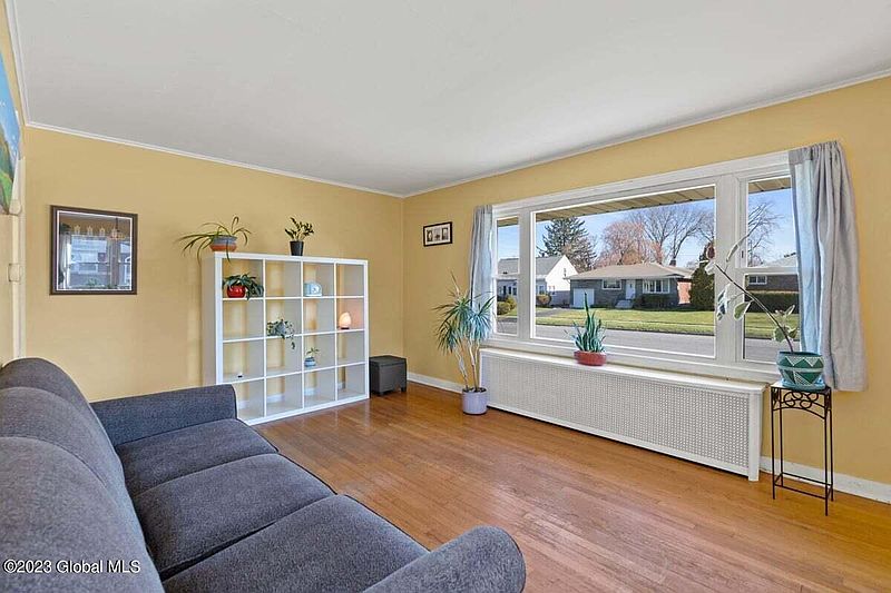 4th image of 406 Hackett Boulevard