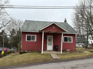 8 E Hazel St, Nuremberg, PA 18241