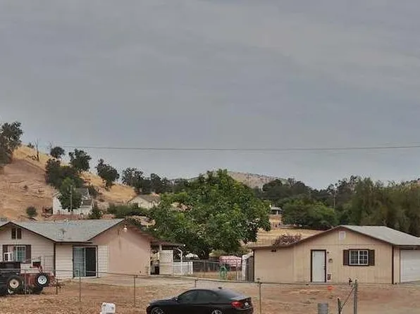 6088 Big Oak Rd, Sanger, CA 93657