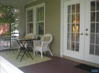 559 Hillcrest Rd, Ridgewood, NJ 07450