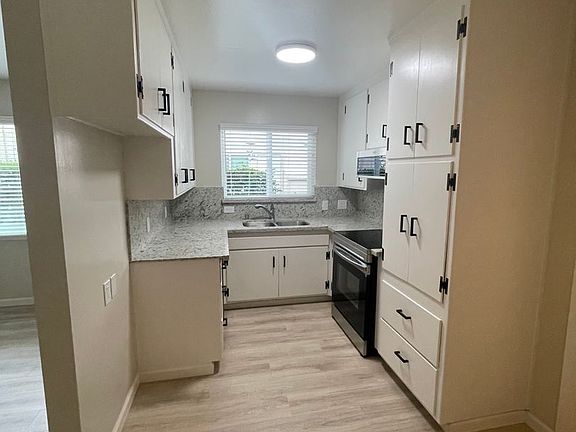 3rd image of 210 Rushmore Ln #3