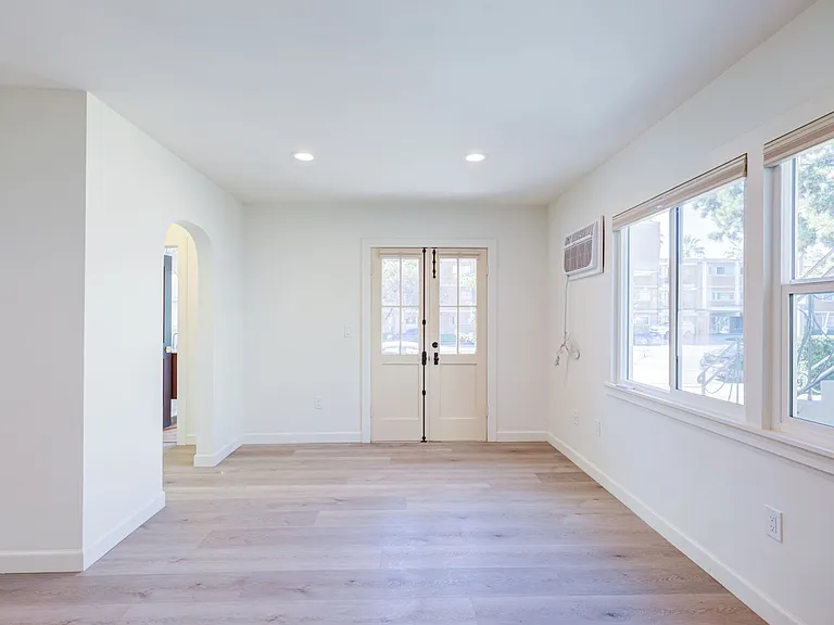 Riverside Residences — Photo 5