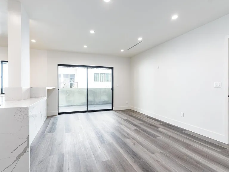 1262 N Sweetzer Ave #105 — Photo 9