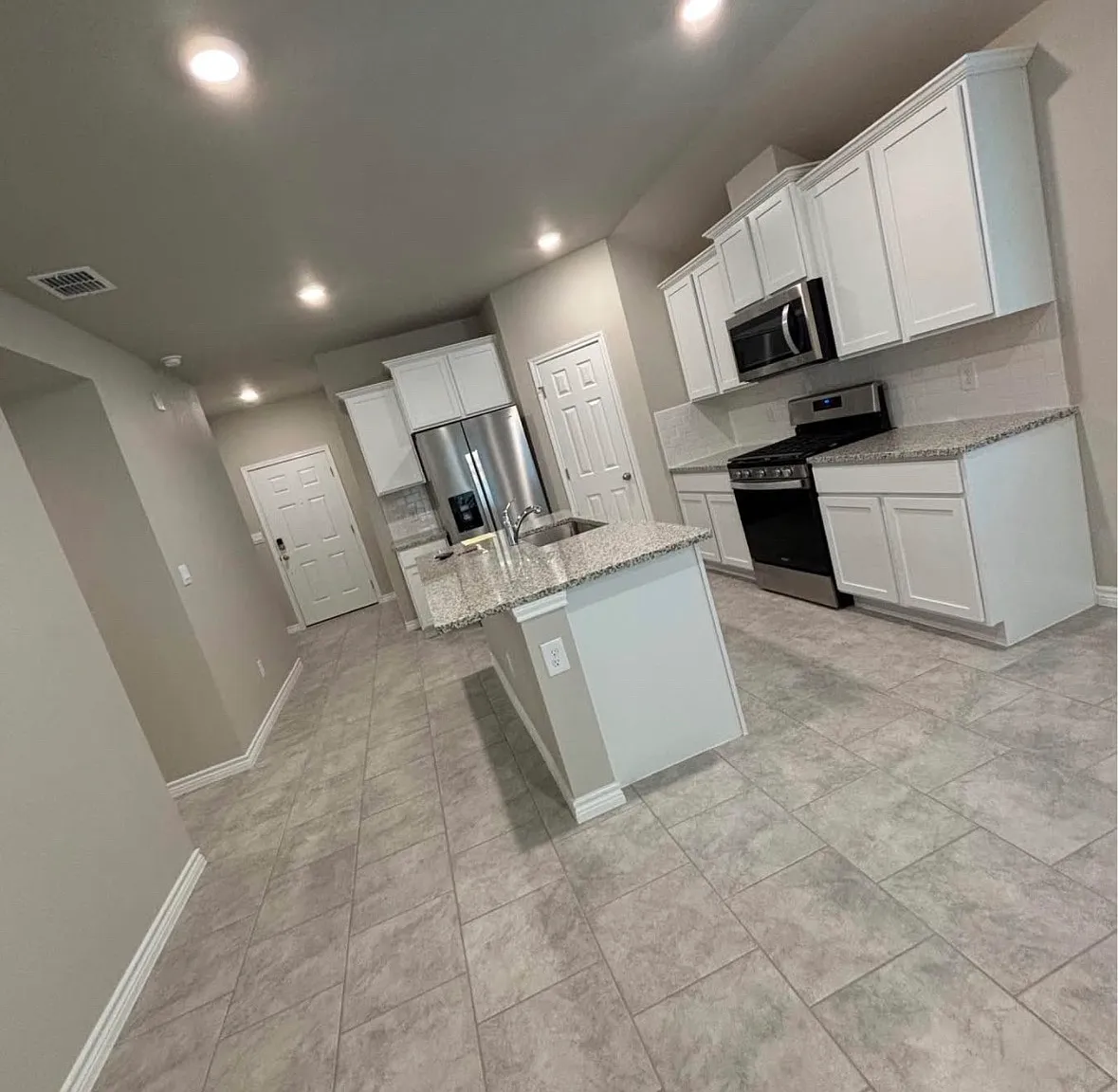 4 bed, 1558 sqft, $2,450 — Photo 3