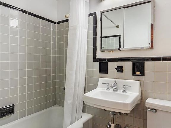 3rd image of 345 W 58th St APT 5S