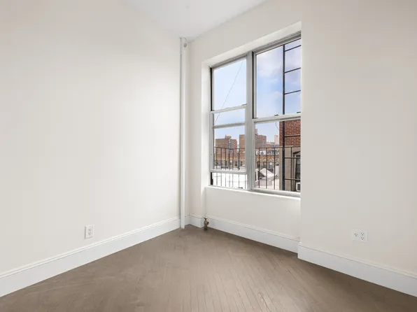 58 Saint Mark's Place image 8 of 10