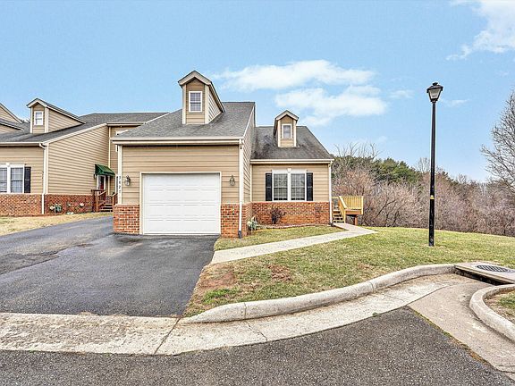 3rd image of 3827 Alexandra Ct