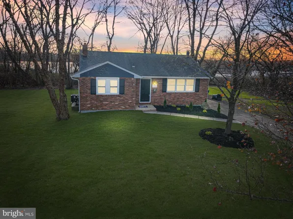 126 Fairfax Dr, Cinnaminson, NJ 08077