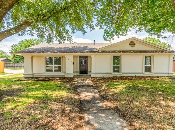 1317 Mount Vernon Dr, Mesquite, TX 75149