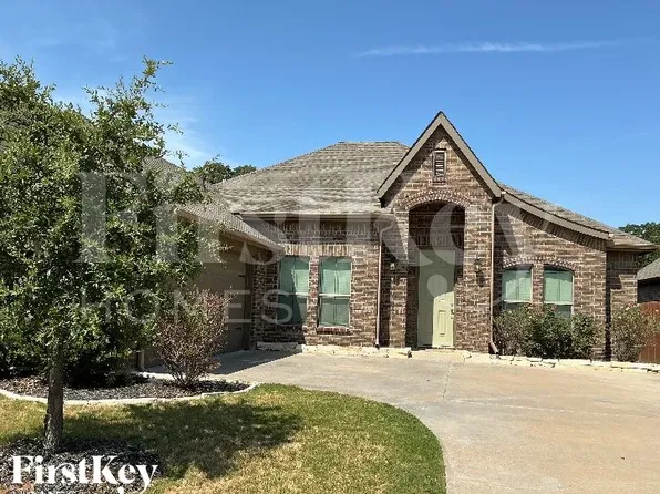 1060 Wildwood Dr, Joshua, TX 76058