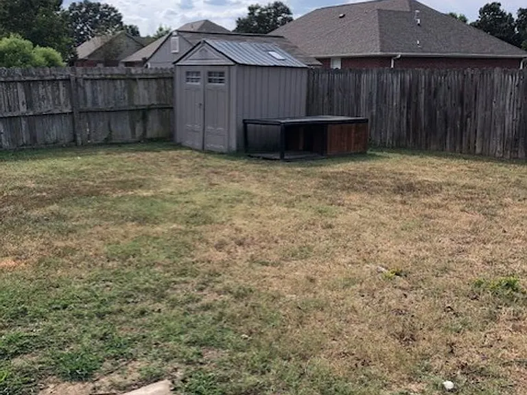 315 Village Dr — Photo 7
