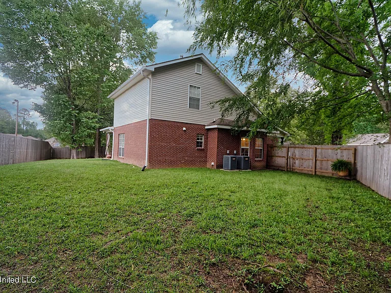 408 Green Tree Pl — Photo 10