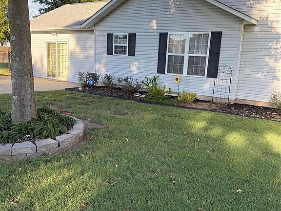 3rd image of 1215 Cherokee Cir