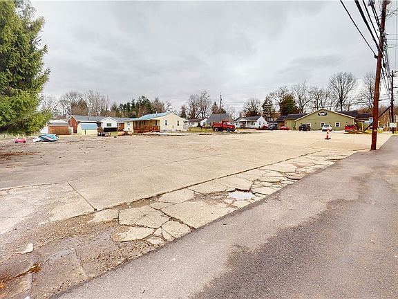 2nd image of 821 Highland Ave