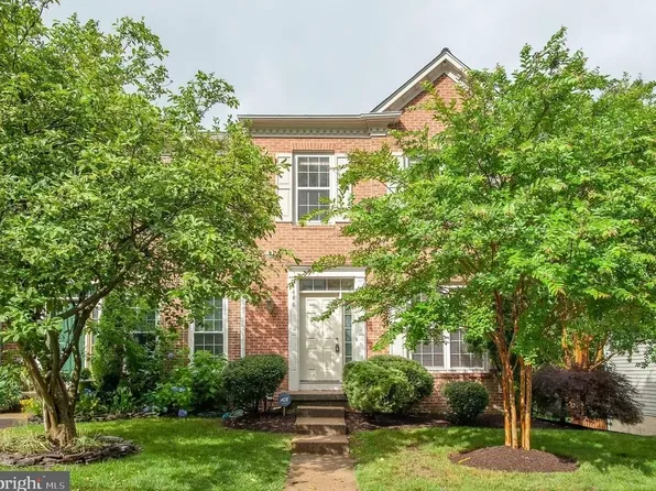 5448 Summer Leaf Ln, Alexandria, VA 22312
