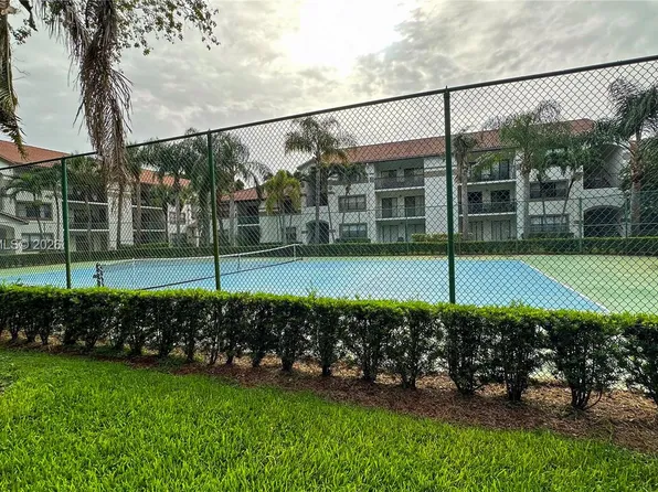 530 S Park Rd #12-11, Hollywood, FL 33021