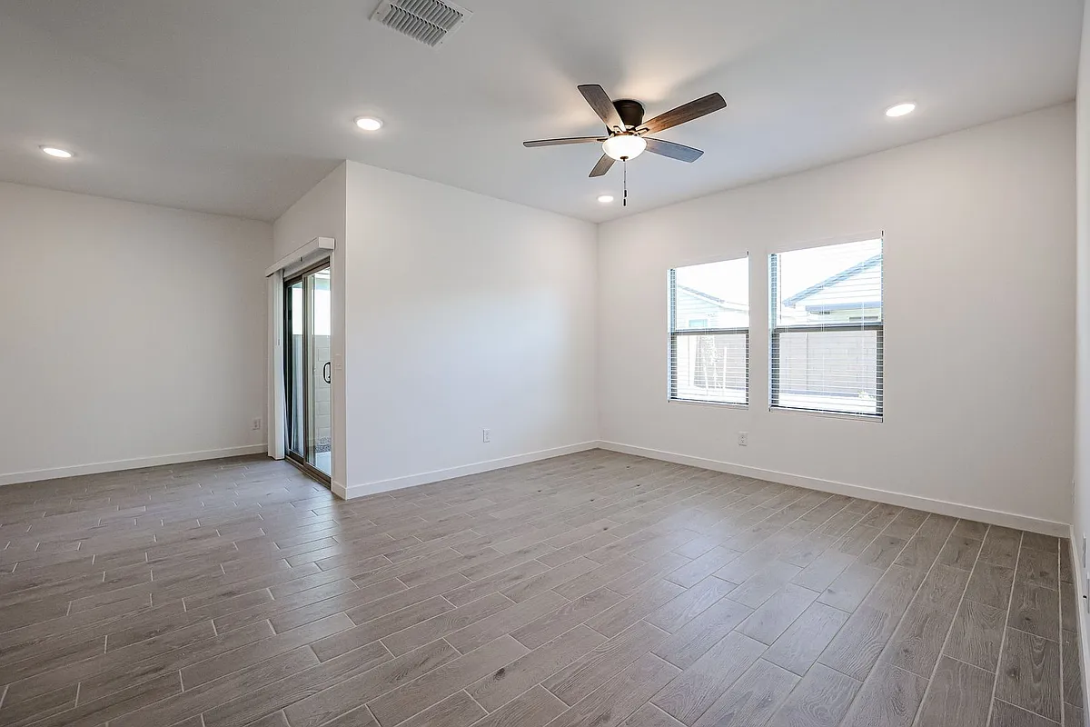 Building Photo - 7861 N 80th Ave