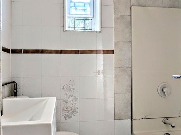 5th image of 3353 70th St APT 3B