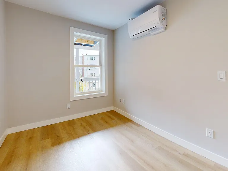 273 Maverick St #7 — Photo 11