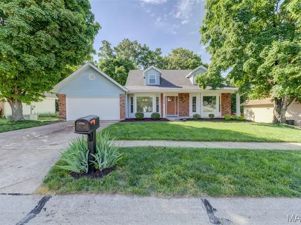 16436 Green Pines Dr, Ballwin, MO 63011