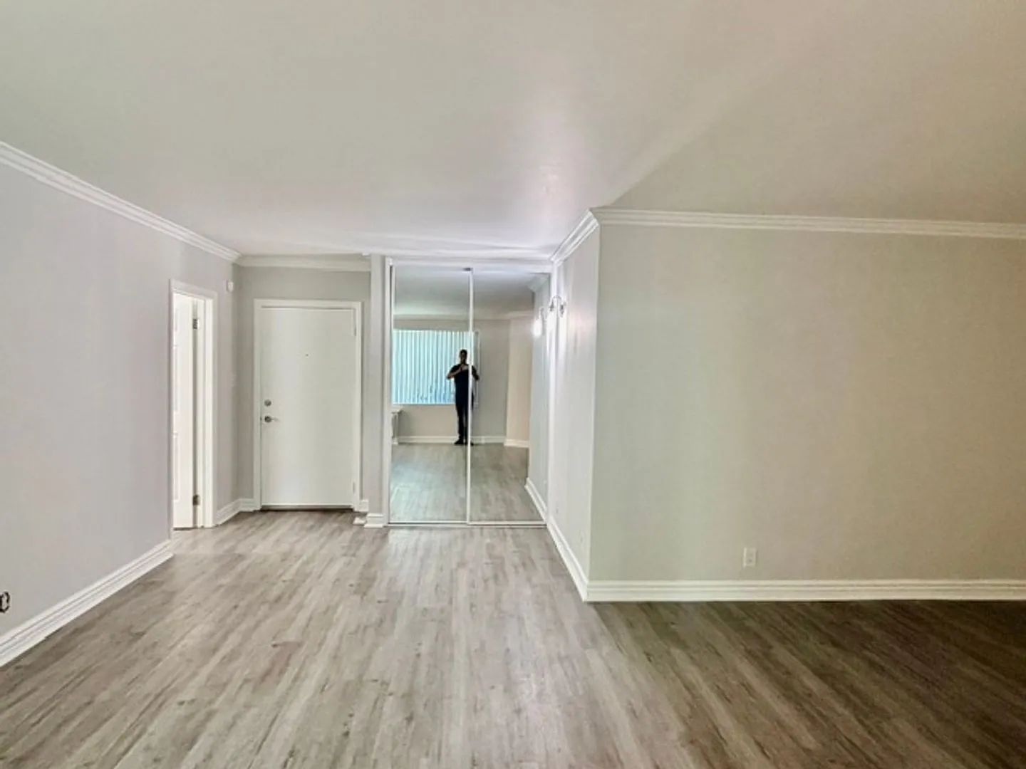1595 E. Chevy Chase Drive — Photo 3