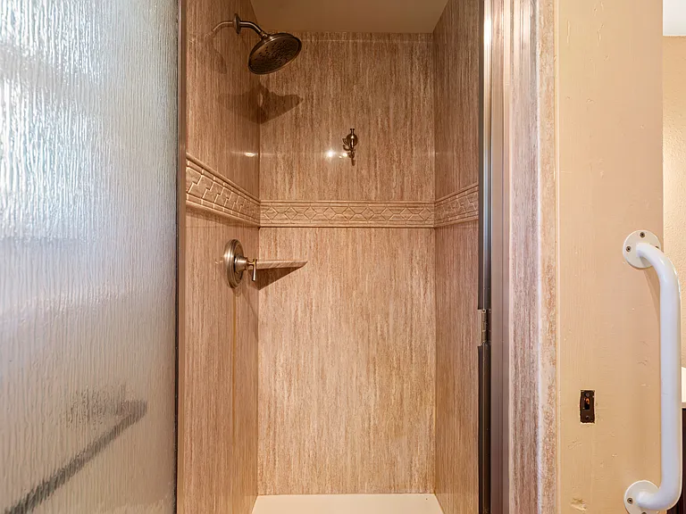 5709 Lake Le Clare Rd — Photo 2