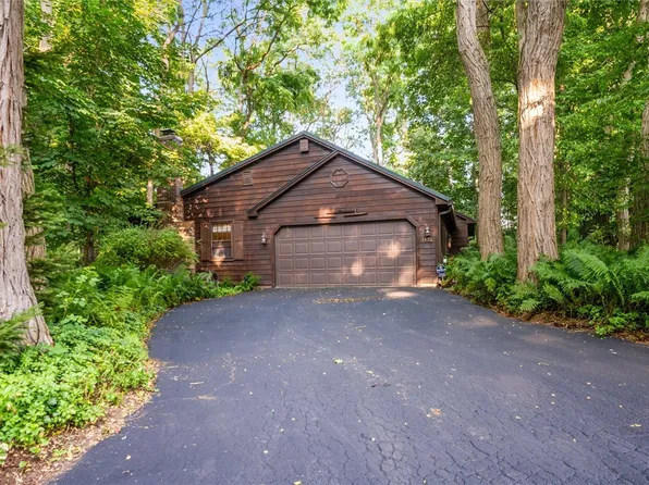 1132 Woodbridge Ln, Webster, NY 14580