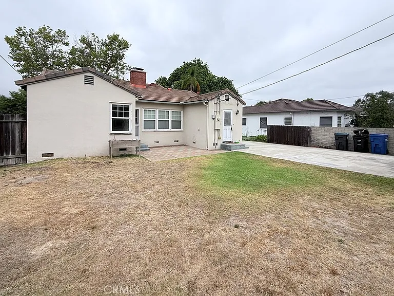 952 Balboa Dr — Photo 15