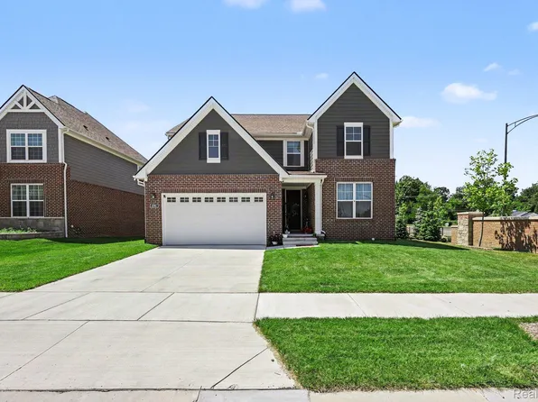 4991 Knollwood Dr, Troy, MI 48085