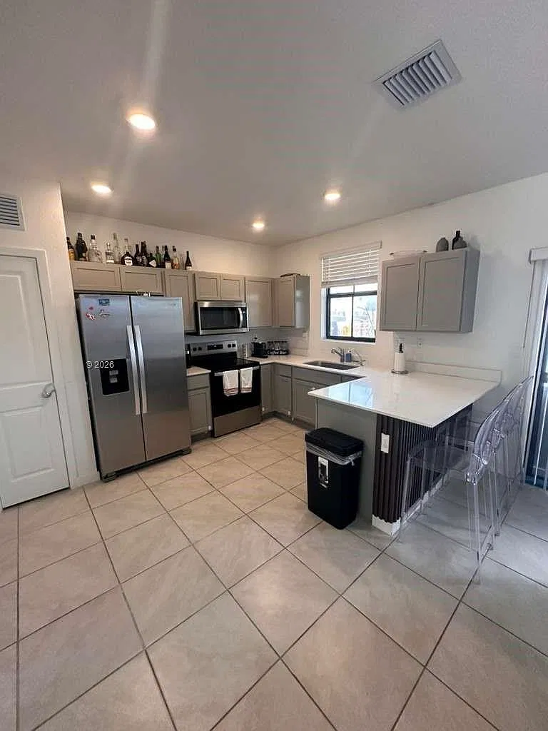 4 bed, 1580 sqft, $3,000 — Photo 2