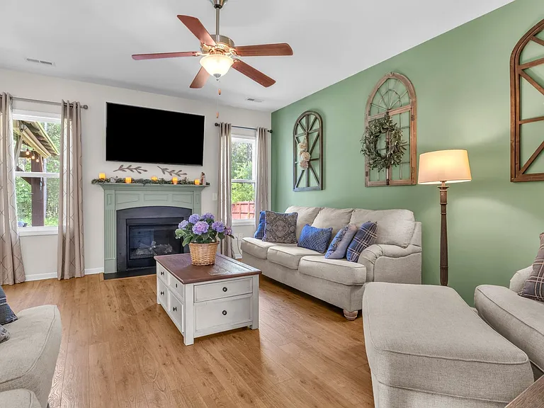 405 Belhaven Ct — Photo 23