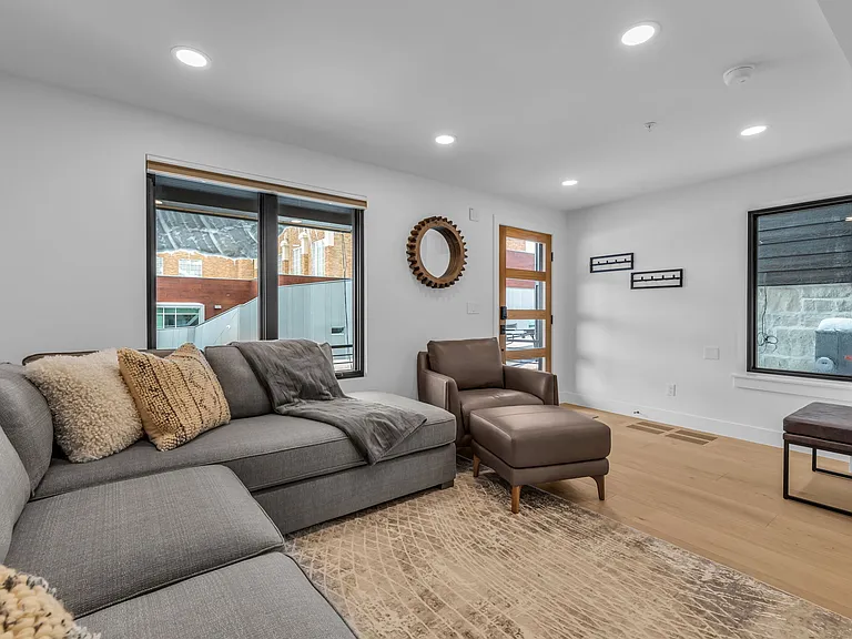 1215 Norfolk Ave — Photo 16