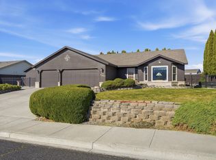 302 W 50th Ave, Kennewick, WA 99337