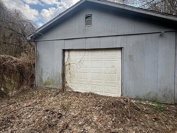 155 Frankie Fork Rd, Regina, KY 41559