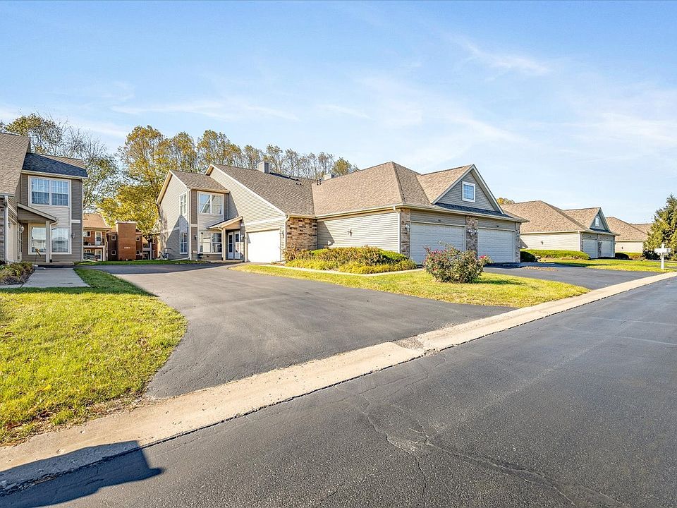 1st image of 8628 Victory Ln #4