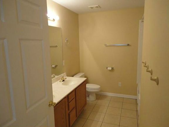 3rd image of 910 NW A St APT 1