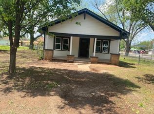 102 SW 8th St, Lindsay, OK 73052