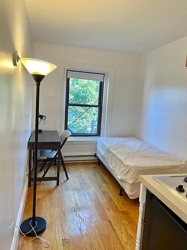 1061 Beacon St #8 Photo 1