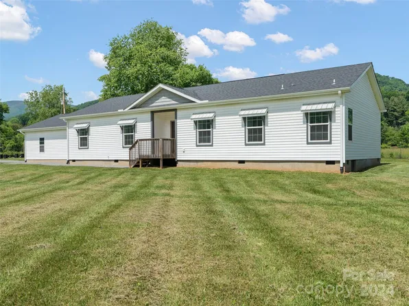 1629 Lake Logan Rd, Canton, NC 28716