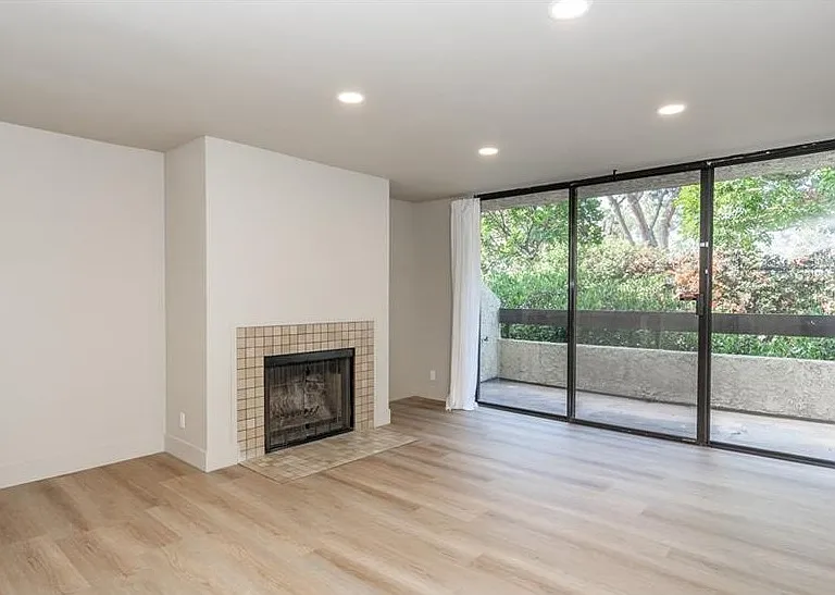 1900 Vine St #214 — Photo 6