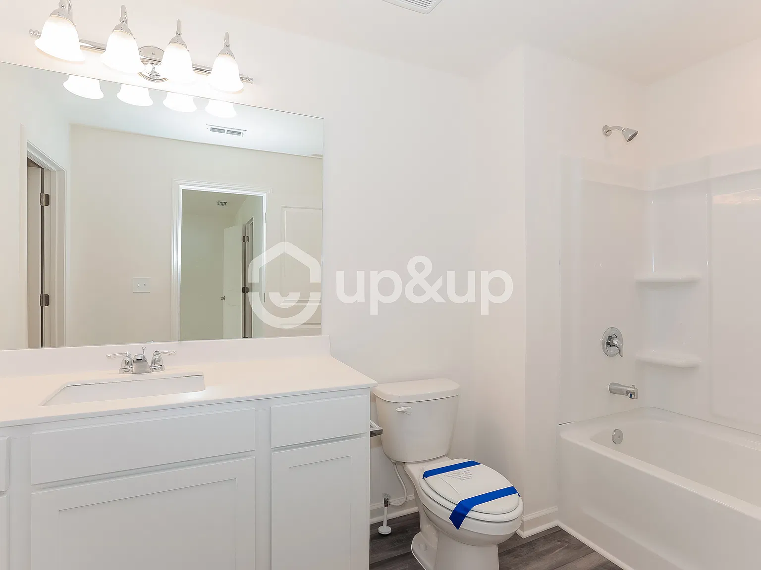 3 bed, 2.5 bath, 1421 sqft, $1,670 — Photo 2