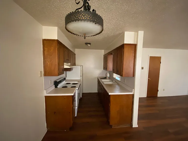 220 SW 34th St #9 — Photo 7