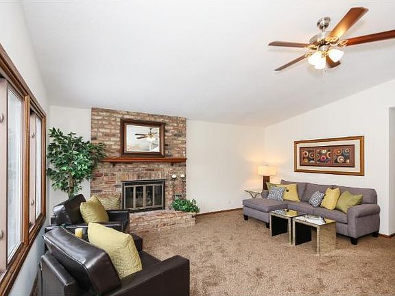 3rd image of 3101 Camelot Dr