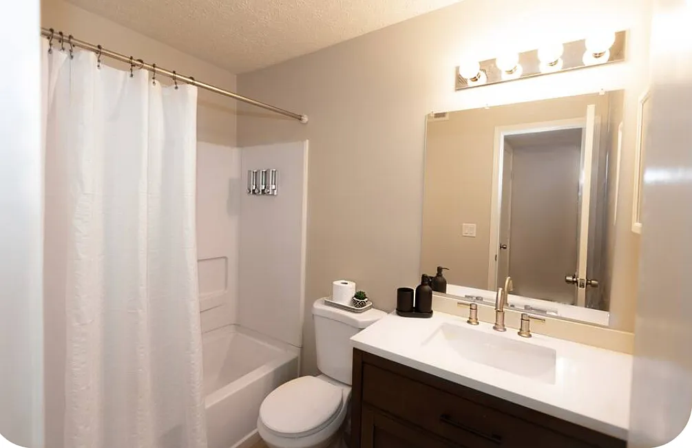 425 Watersway Ln — Photo 3