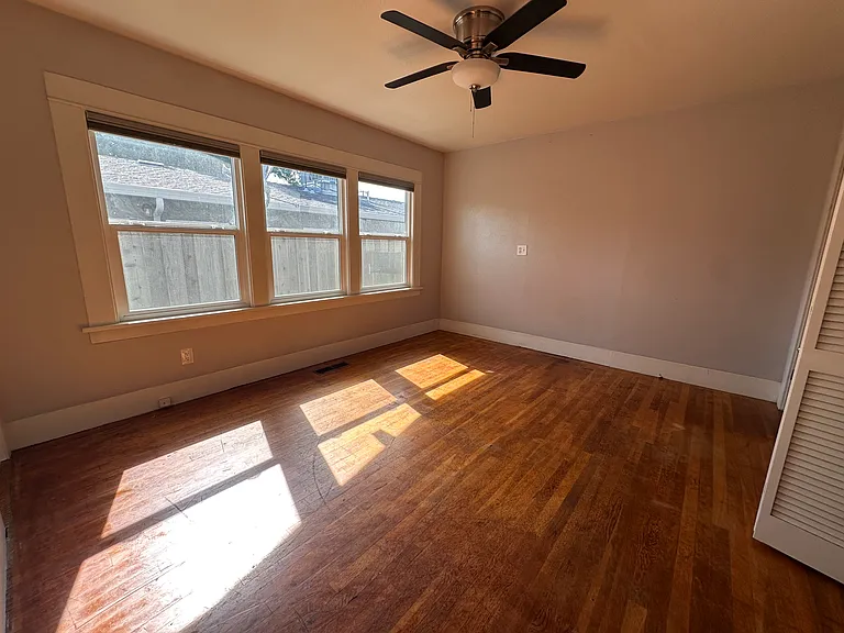 1105 W G St — Photo 14