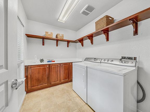 3rd image of 1136 Campbell Ave