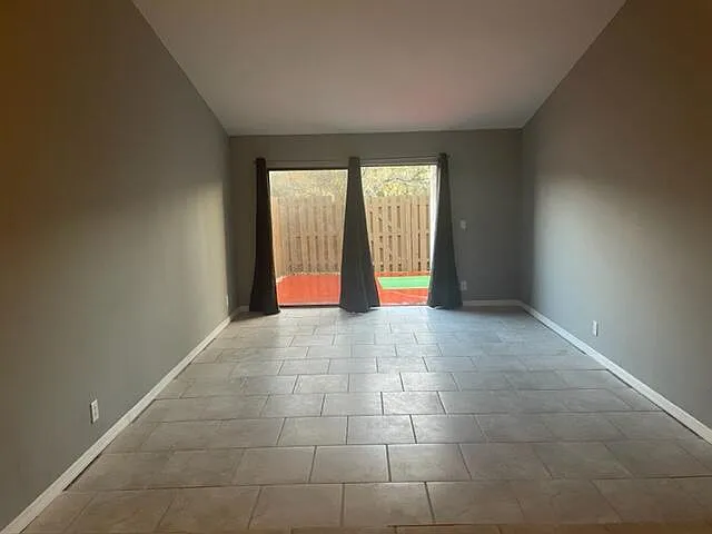 5202 Nutmeg Dr — Photo 4