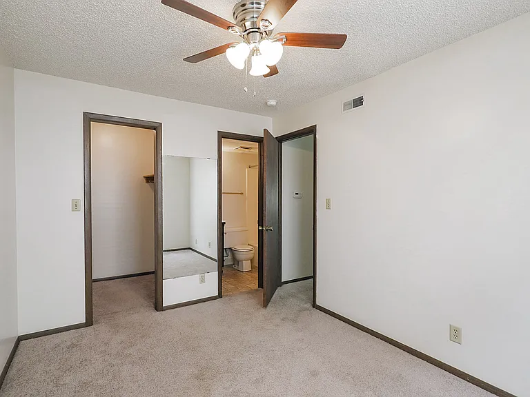 1327 D St #6 — Photo 15