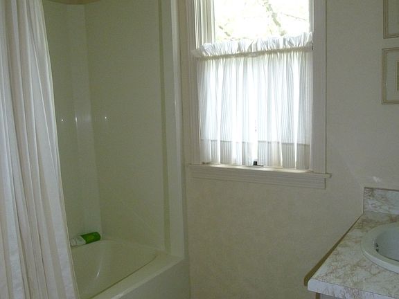 3rd image of 23 Olde Orchard Dr