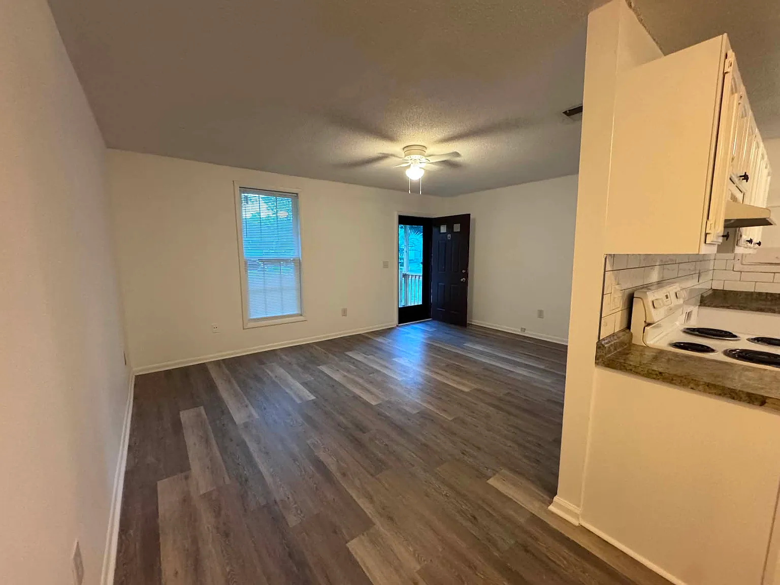 2 bed, 1000 sqft, $2,100 — Photo 2